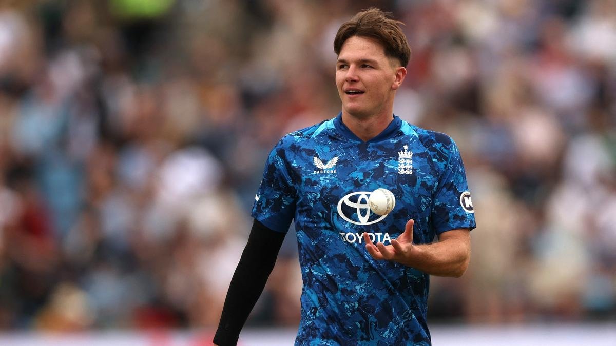 England Falters: Cox and Salt Shine in Tense 155 Chase Against Ireland