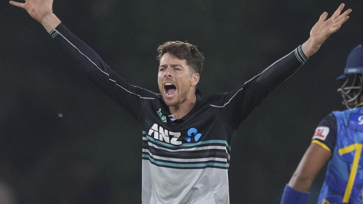 Fit Again: Santner and Ravindra Boost New Zealand T20I Squad for England Clash