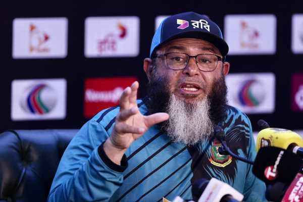 Mushtaq Ahmed: Spinners Need Composure on Tough Black Soil Pitches