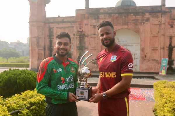 Coach Simmons Urges Bangladesh Team to Unplug from Social Media for Enhanced Focus