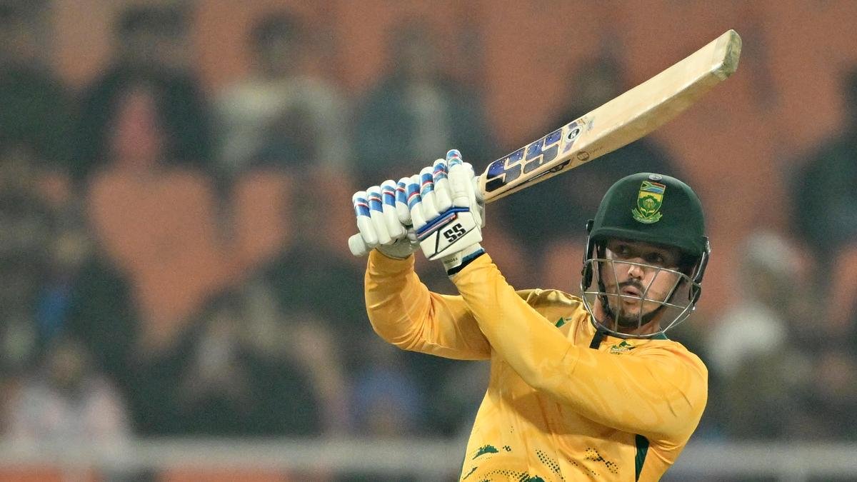 De Kock's Explosive 90 Seals Series Comeback for South Africa