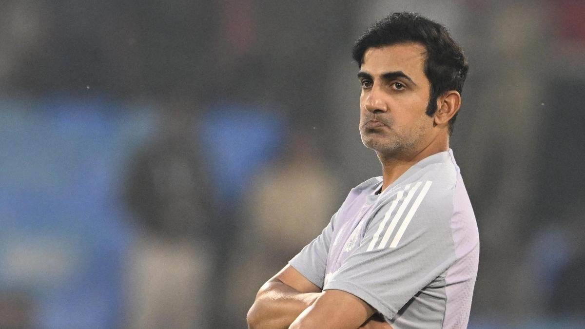 Kapil Dev Endorses Gambhir's Mentorship Over Coaching for Players